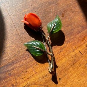 Vintage Avon light red rose brooch w/storage pouch